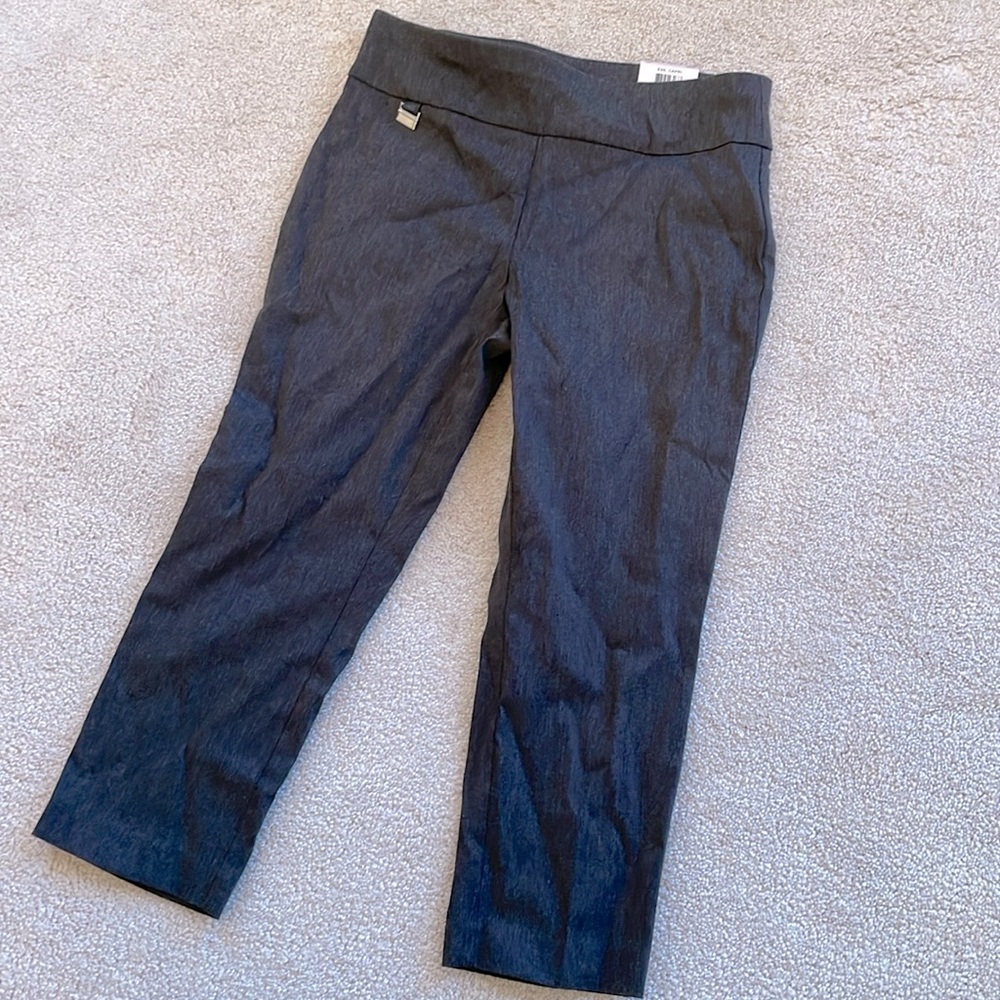 NWT - Alfani Cropped / Capri with tummy control 
Size 6P - Heather grey